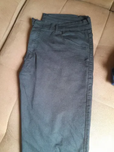 Vende-se calças masculinas, modelo skin. 3 calças.