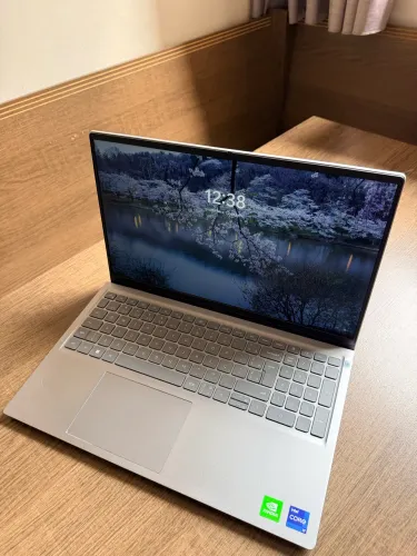 Notebook Dell Inspiron 15 5510, i7-11390H, 16 GB RAM, SSD 512 GB e MX450 2 GB