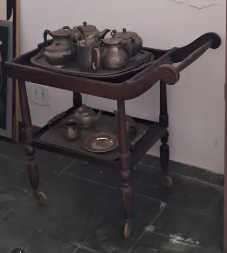 Carrinho de chá dos anos 1950 em madeira
