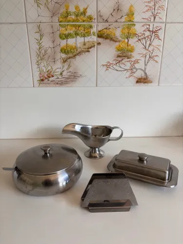 Manteigueira, molheira, porta guardanapo e farinheira de inox 