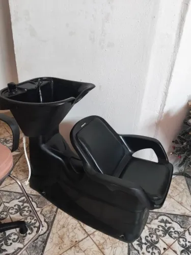 Vendo lavatório e cadeira cabeleireiro em ótimo estado