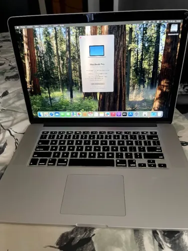 Macbook Pro 15" 16Gb RAM SSD 512Gb com Mac OS Sequoia 15.7.7. Bateria nova. Só 70 ciclos!