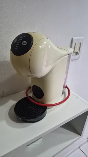 Cafeteira Dolce Gusto + cápsulas + bandeja