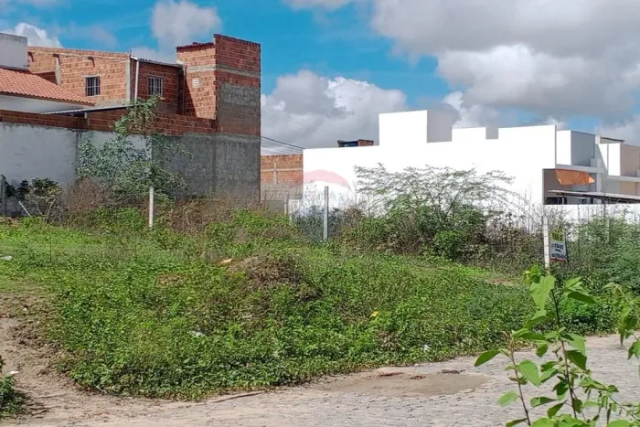 TERRENO Á VENDA NO LOTEAMENTO PORTAL SERRANO EM QUEIMADAS-PB