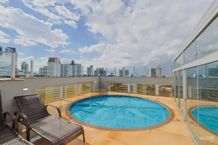 Cobertura à venda 294m² de área , 3 suítes, Piscina coberta e 3 vagas no Luxemburgo
