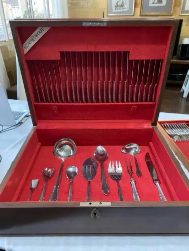 Vendo faqueiro 130 pçs ?Inox Wolff? com caixa de madeira