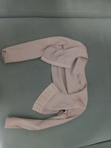 2 macaquitos plie pos lipo de braços custo os 2 foi 560 .