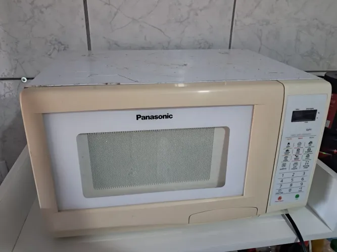 Microondas Panasonic NN Piccolo