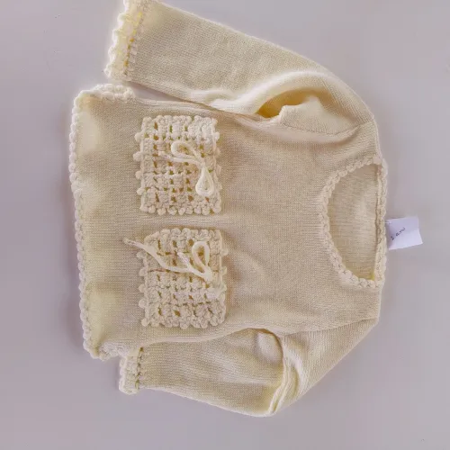 Casaquinho amarelo de linha
