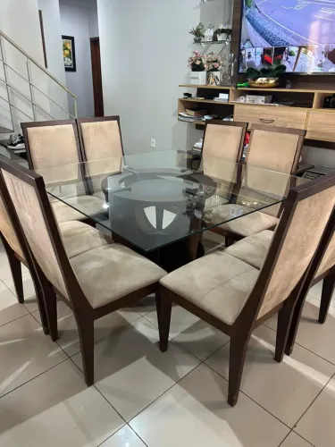 Mesa de jantar com 8 lugares