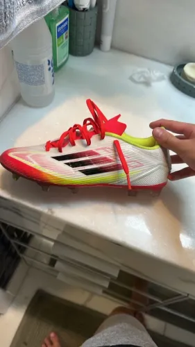 Chuteira Adidas Semi nova tamanho 38