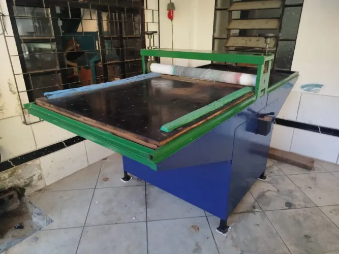 Máquina de Corte e  Vinco Placa Semi Nova