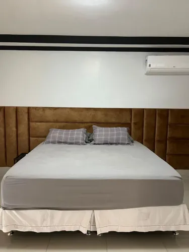 Cama super king com cabeceira