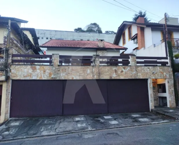 Sobrado 4 dormitórios, sendo 2 suítes, 3 vagas, quintal e churrasqueira no Lauzane Paulist