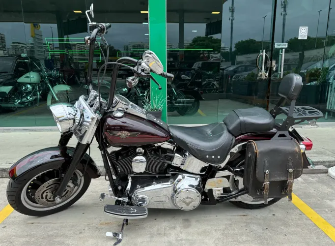 Harley Davidson Fat Boy 2007 com vários acessórios