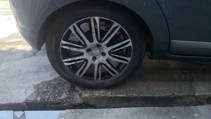Troco rodas 17 do sandero com volta do do interessado