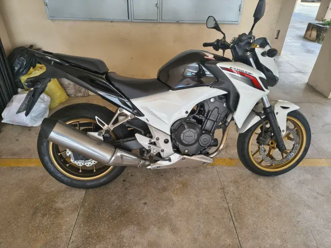 Vendo Moto CB 500 F ano 2015. 