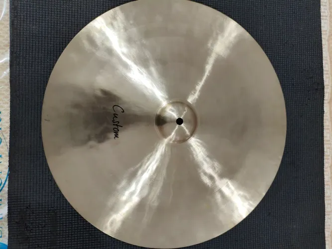 China Zeus Custon 18