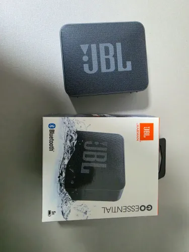 Caixa de som jbl go essential