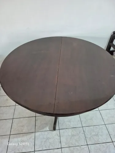 Mesa de madeira imbuia