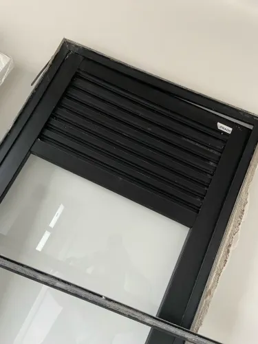 Porta nova preta de aço com vidro