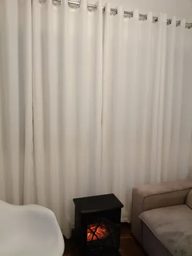 Cortinas Brancas em tecido duplo com leve rajado na cor palha