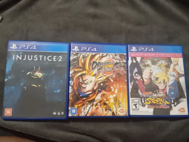 3 jogos de Ps4 em estado impecável.