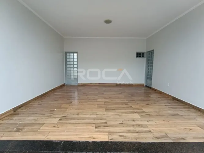 Casa para Alugar com 3 quartos, sendo 1 suíte na Vila Tibério, em Ribeirão Preto.