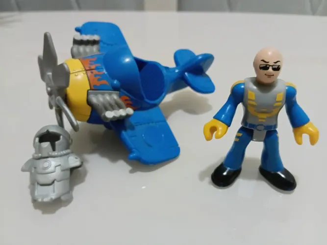 mini avião azul da linha Fisher-Price Imaginext Sky Racers
