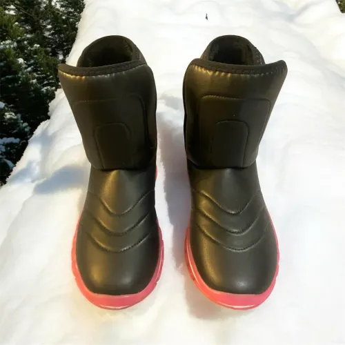 Bota de neve novíssima 33