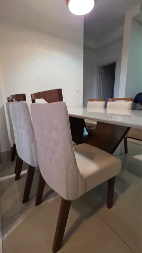 Mesa com 5 cadeiras