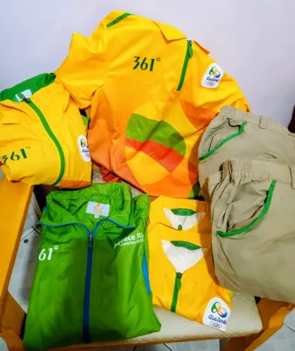 Kit Olimpíada 2016 36, 6p 2 casacos 2 blusas 2 calças tamanho M, blusas e casacos s/uso