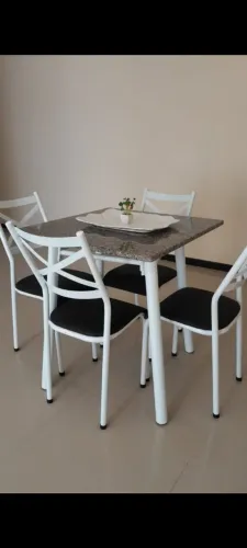 Mesa + 4 cadeiras (3 meses comprado)