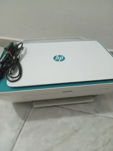 Impressora multifuncional HP com os cartuchos só tem que carregar com as tintas