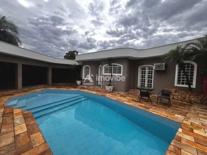 Casa com Piscina e Área de Lazer Completa | 3 Quartos, Closet e 4 Vagas - Jardim Ipiranga