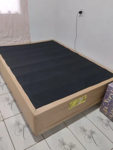 Vendo base de cama de casal box plumatex 