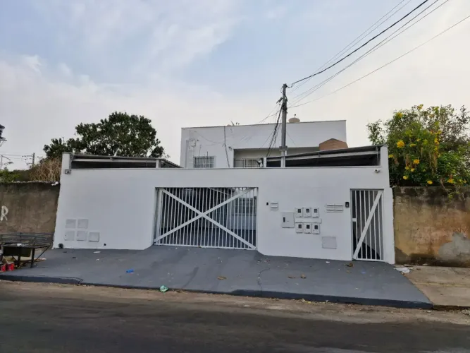 Prédio com Apartamentos de 06 Apartamentos Com 02 Quartos, Garagem, JD. Balneário Meia Pon