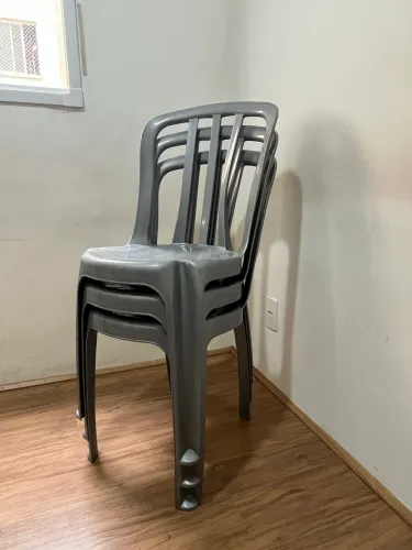 Conjunto com 3 Cadeiras Plásticas