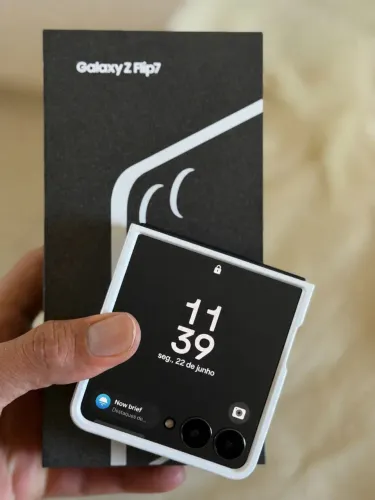 Z Flip7 - Semi Novo - completo 256GB.<br>COMPLETO