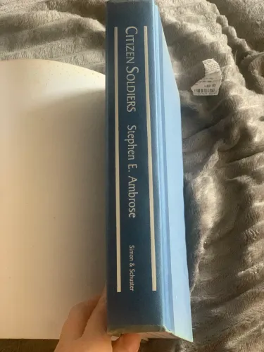 Livro capa dura versão inglês Citizen soldiers 