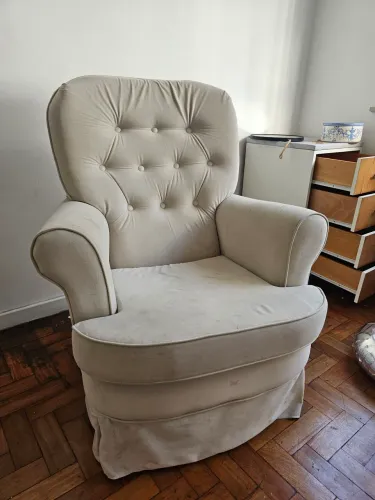 Poltrona bege 80cm largura 70cm profundidade