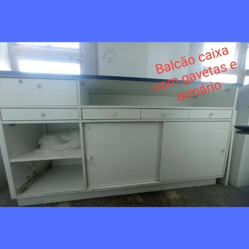 Balcão caixa com gavetas