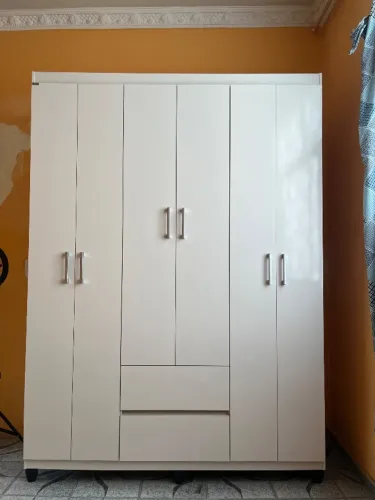 Guarda-roupa 6 portas na cor branca
