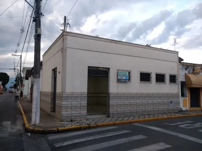Imóvel Comercial de Esquina Ponto no Centro Tremembé Sala Ampla com 2 Banheiros e Copa