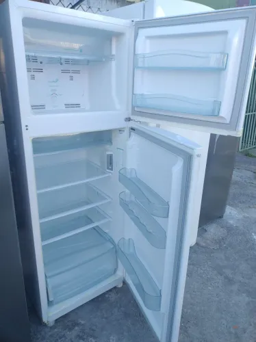 Geladeira Consul 347 litros funcionando perfeitamente