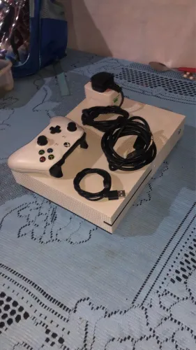 Xbox one S de 1TB,valor a negociar pra sair rápido 