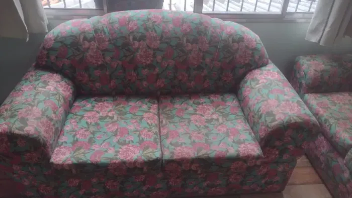 Sofá 2 Lugares Estofado Floral Vintage Retrô - Ótimo Estado!