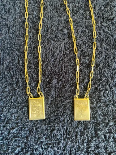 escapulário banhado a ouro 18k