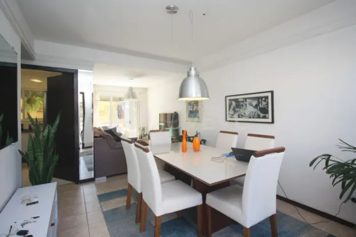 IMOBILIARIA JUVEVE VENDE SOBRADO COND FECHADO BAIRRO ALTO PRX THALIA DETRAN JOCKEY PLAZA S