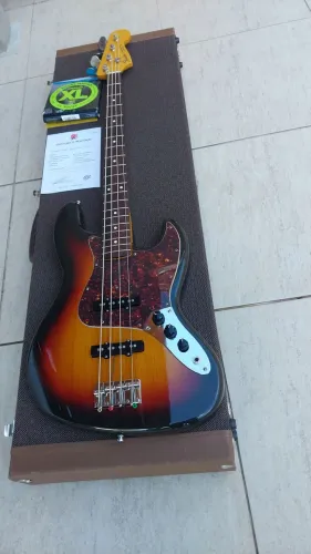Contrabaixo Fender Jazz Bass Japonês 99 com case
